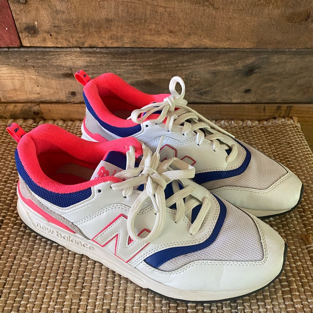 New Balance White and Pink Sneakers Mens Size 9.5